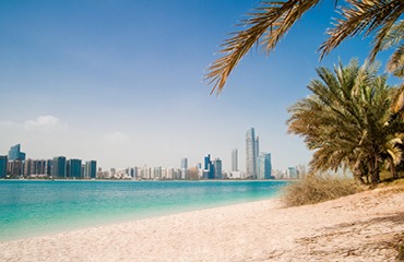 Vue depuis la plage sur la Skyline de Dubai